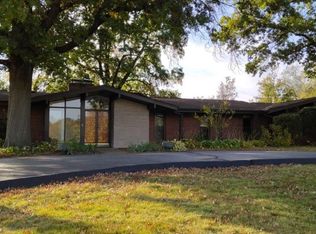 10621 Country View Dr, Saint Louis, MO