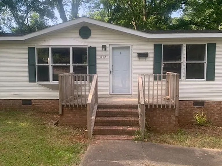 612 Broad St — Photo 1