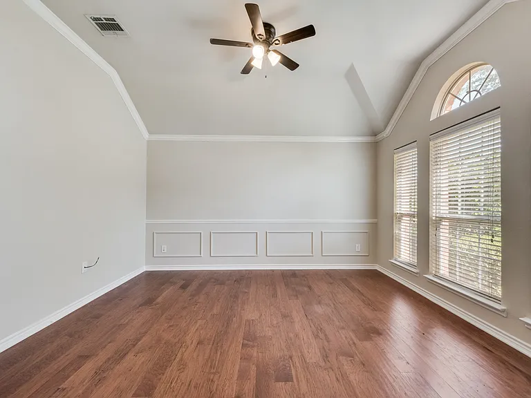 3806 Palace Pl — Photo 10