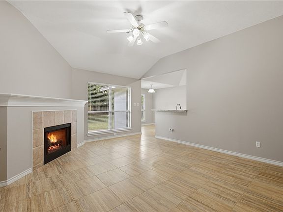 5th image of 413 Brentwood Dr E