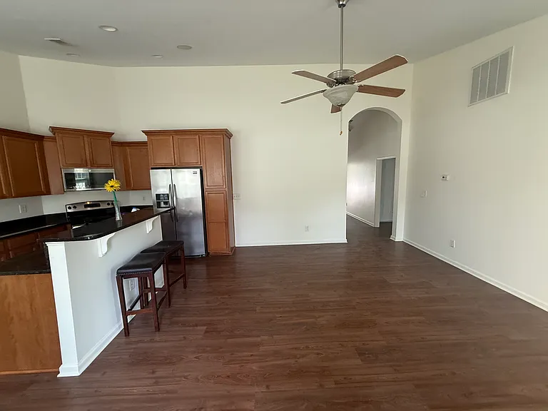 221 Rivers Edge Cir — Photo 3