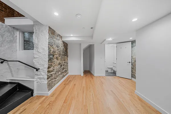 Rented by Charney Real Estate LLC | media 20