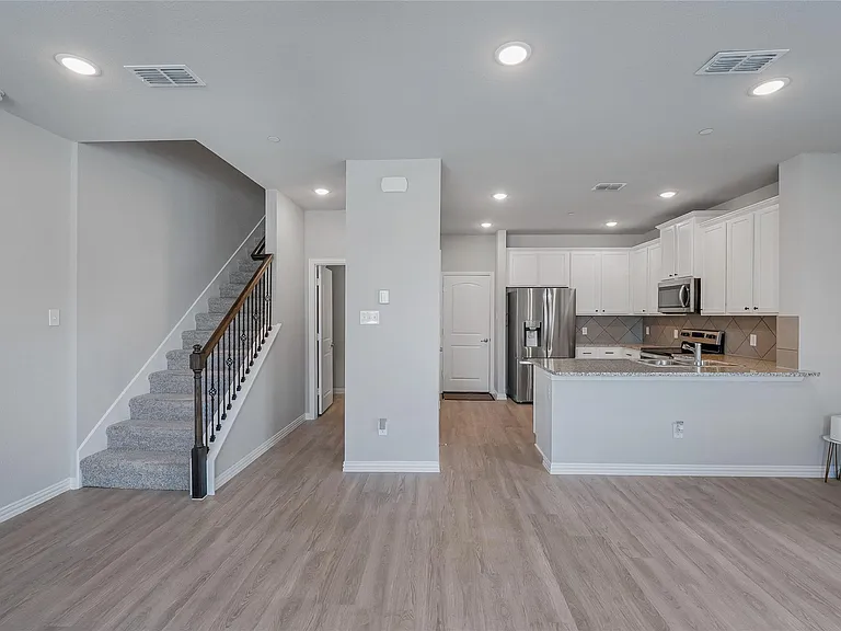 2744 Baneberry Ln — Photo 7