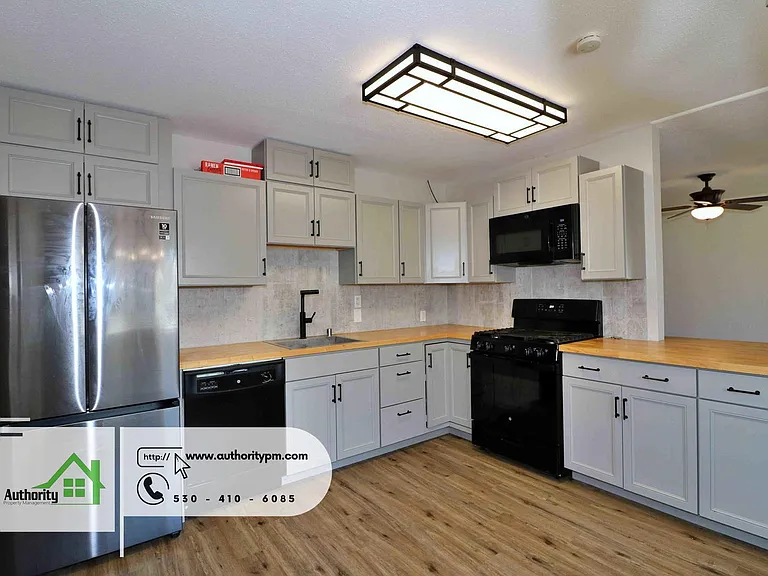 3457 Charles St — Photo 8