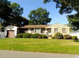 510 Gillette Ave, Bayport, NY 11705