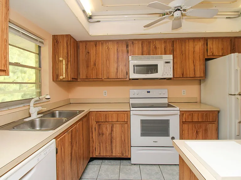4300 Gulfstream Dr #2D — Photo 12