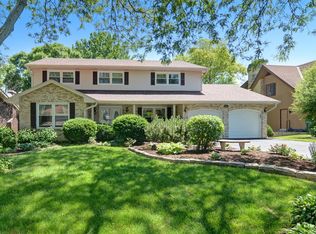 8461 Clynderven Rd, Burr Ridge, IL 60527