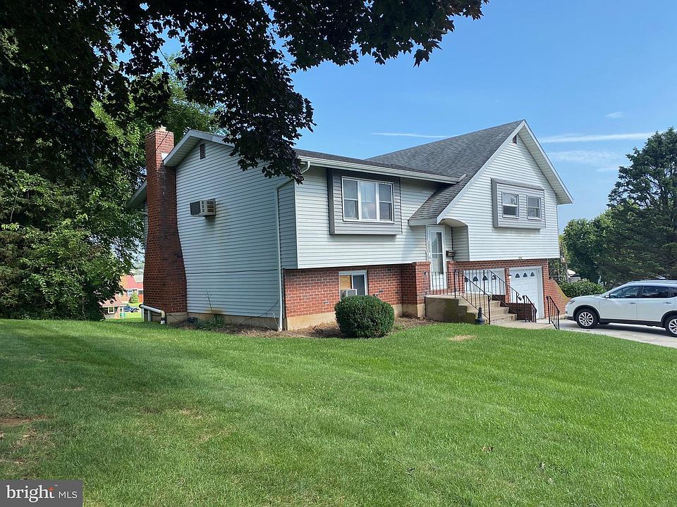 2nd image of 2803 Clark Ave