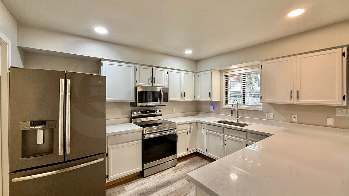 3 bed, 2.5 bath, 1430 sqft, $2,150 — Photo 3