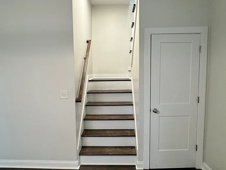 726 E Saint Catherine St — Photo 18