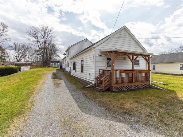 13881 Bloomingdale Rd, Akron, NY 14001