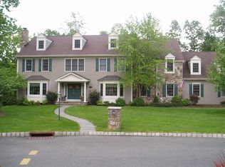 2 Connet Ln, Mendham, NJ 07945