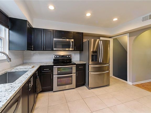 2nd image of 43 Somerset Dr