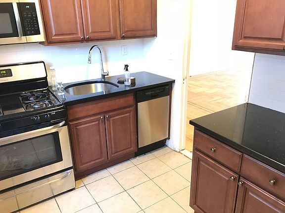 5th image of 55 Winthrop St APT 3H
