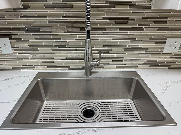 2nd image of 1656 Newhall St APT 3