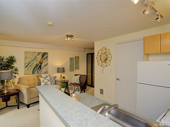 3rd image of 425 Vine St APT 319