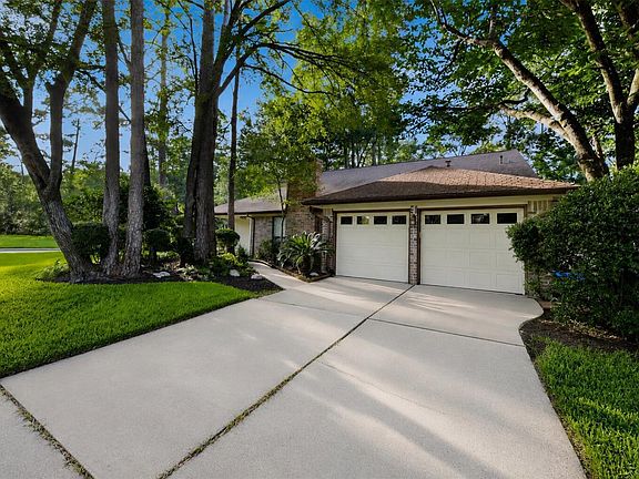 3rd image of 71 Timberspire Ln