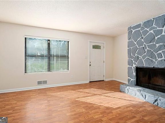 4th image of 1496 Meadowlark Dr