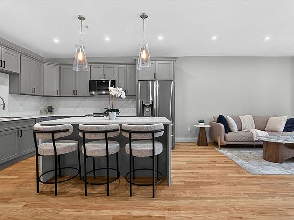2nd image of 60 Stanley St #202B