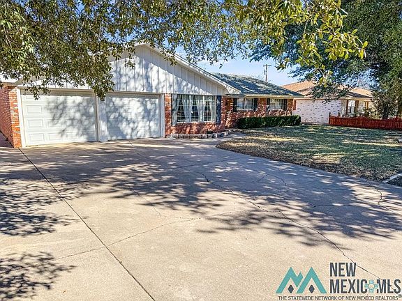 2nd image of 610 W Silver Dr