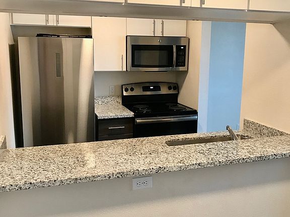 3rd image of 410 NE Dekum St #302
