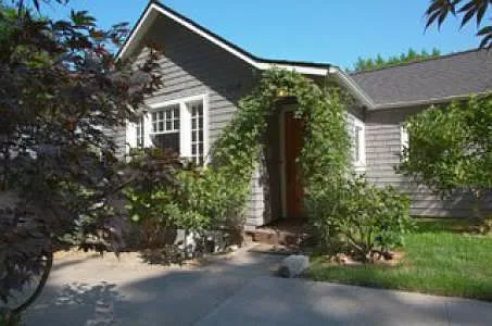 2604 Mayfair Ave N — Photo 1