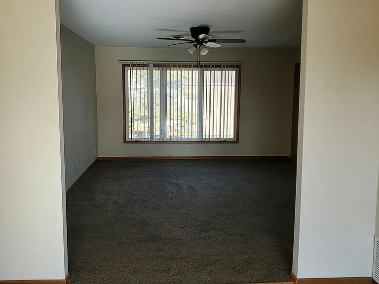 3405 Winston Dr — Photo 4