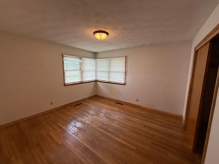 1705 Northwestern Ave — Photo 8