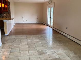 33 Jamaica St, Edison, NJ 08820