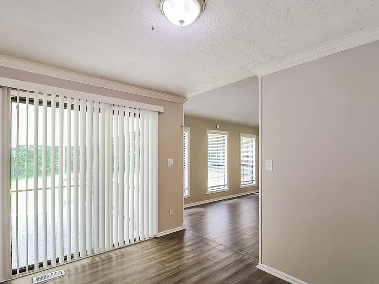 9227 Chestnut Lake Dr — Photo 7