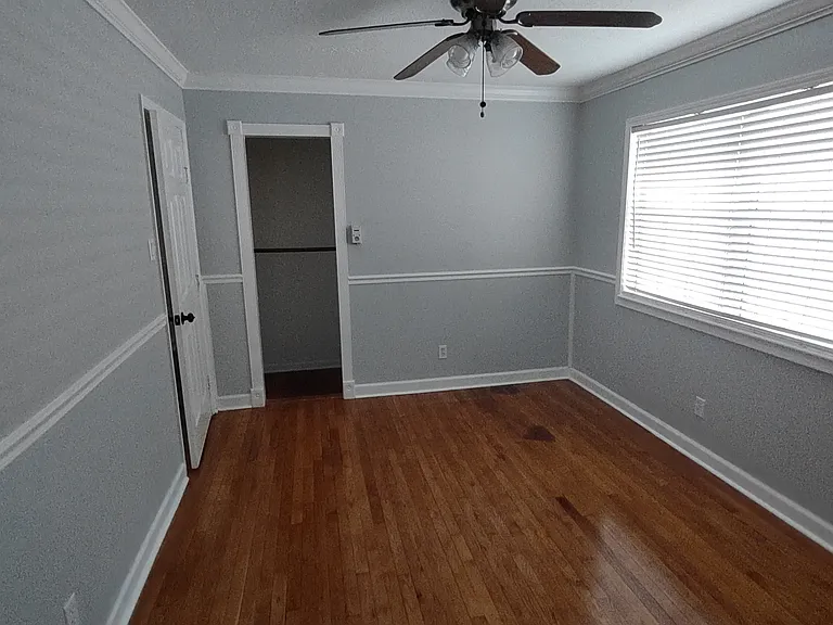 Middle bedroom