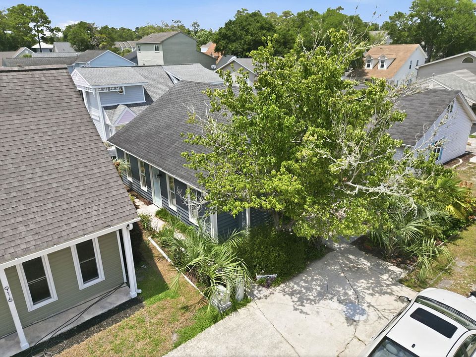 1st image of 906 Tiffany Ln.