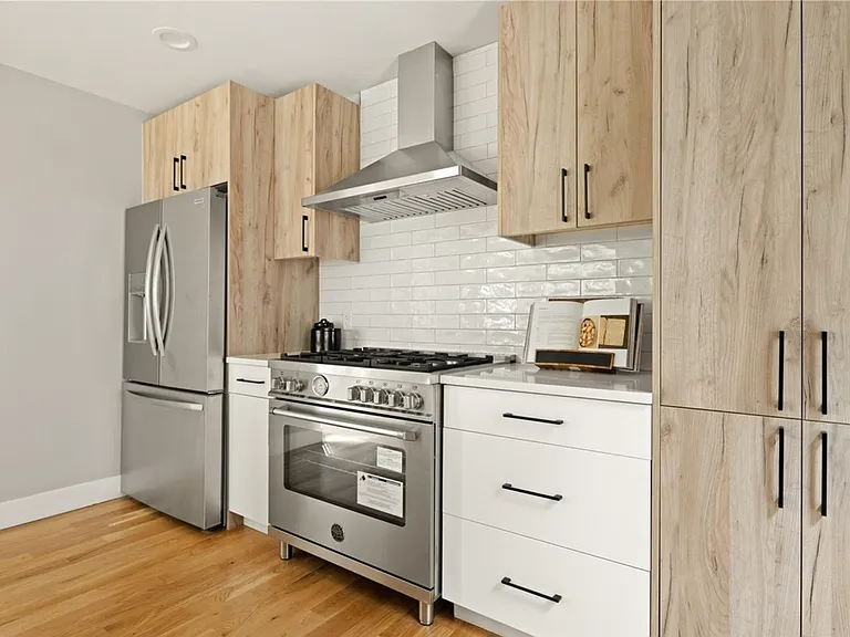 1451 Irving St — Photo 8