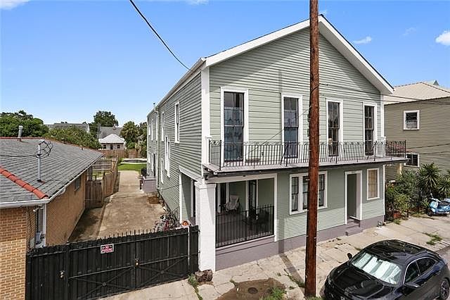 1st image of 3137 Burgundy St