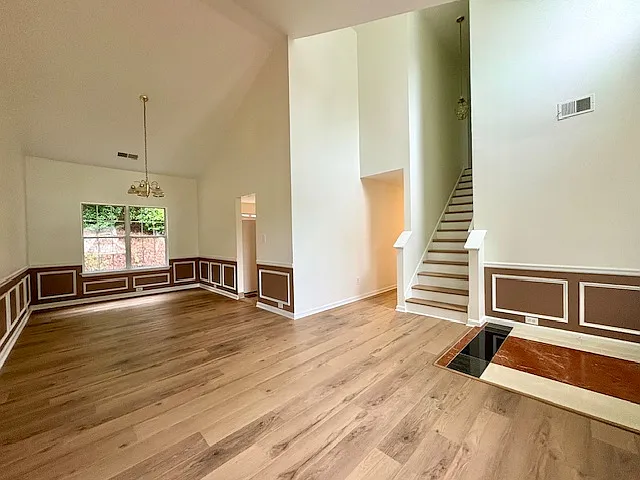 3 bed, 1967 sqft, $2,150 — Photo 3