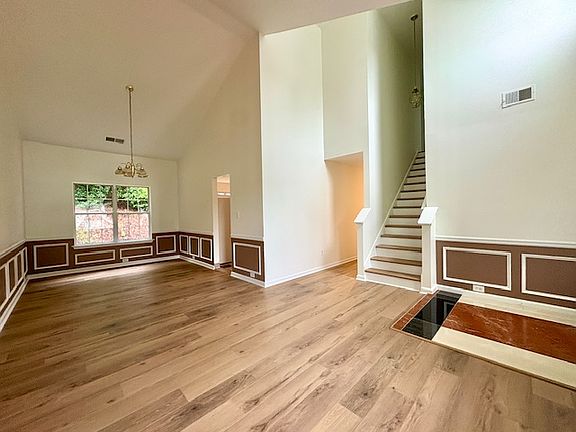 3rd image of 3821 Majestic Ln SW