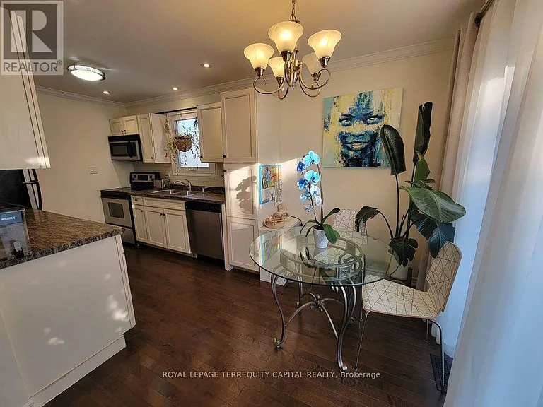 20 Mowat Cres — Photo 8