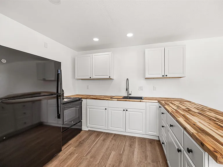 28096 Seven Sisters Rd #B — Photo 6