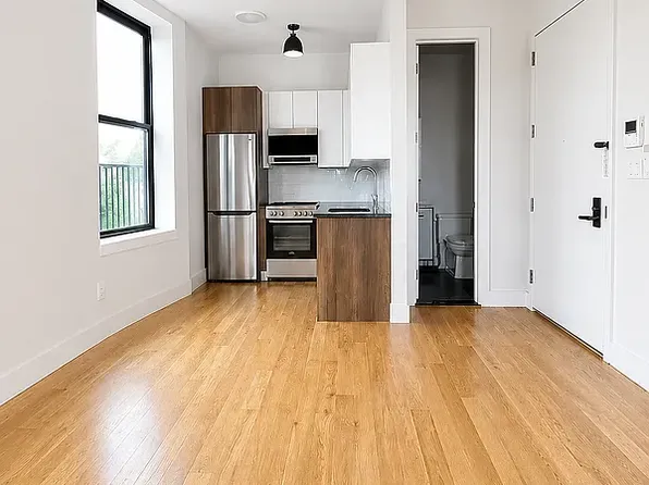 481 Evergreen Avenue image 1 of 5