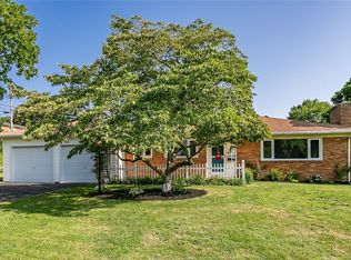 126 Viewcrest Dr, Rochester, NY 14609