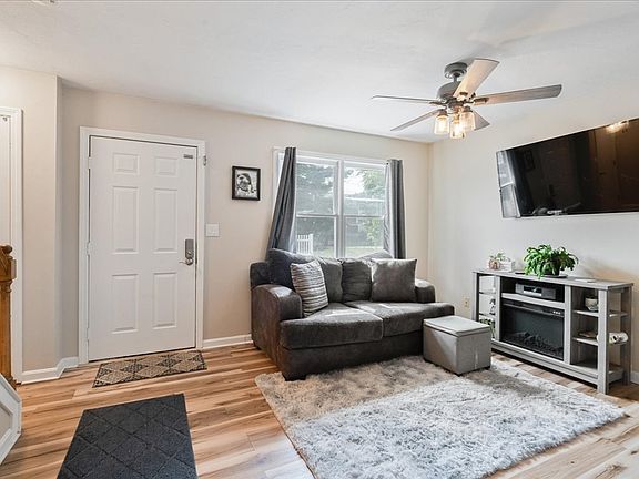 5th image of 429 S Main St Unit 1