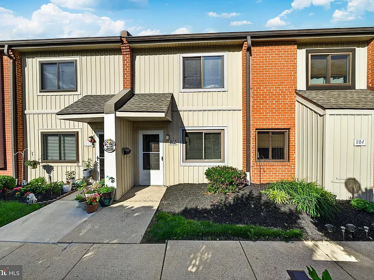 803 Valley Dr — Photo 4