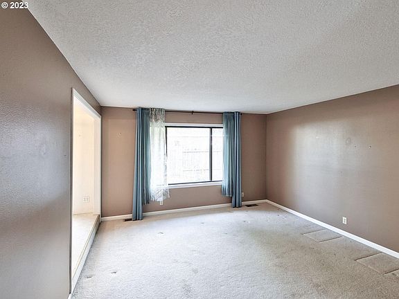 5th image of 494 NE 19th Ave