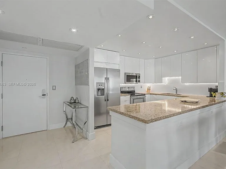 2301 Collins Ave #1210 — Photo 4