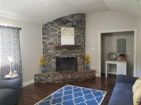 4th image of 206 San Saba St
