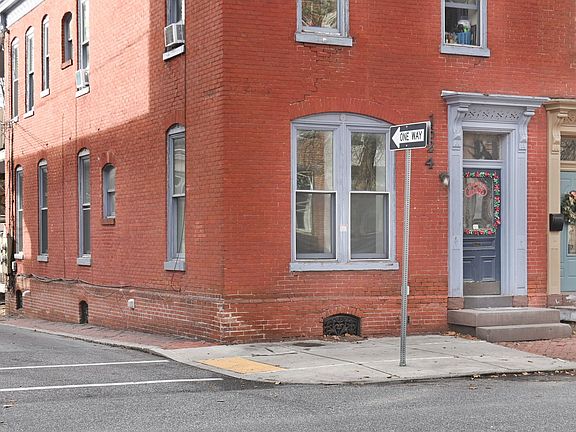 2nd image of 1624 N 3rd St APT 1