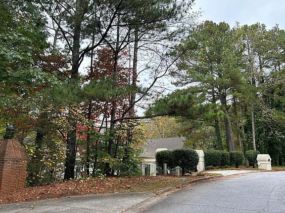 3rd image of 5888 Silver Ridge Dr