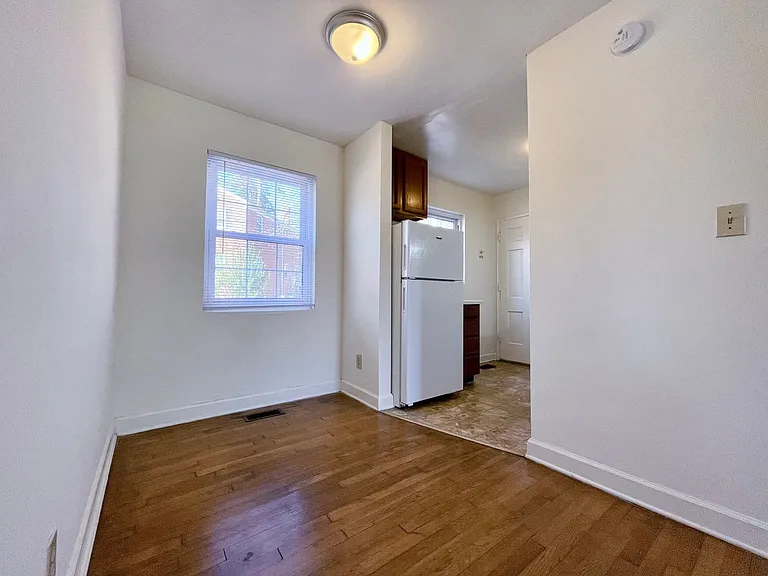Lindley Park Manor — Photo 32