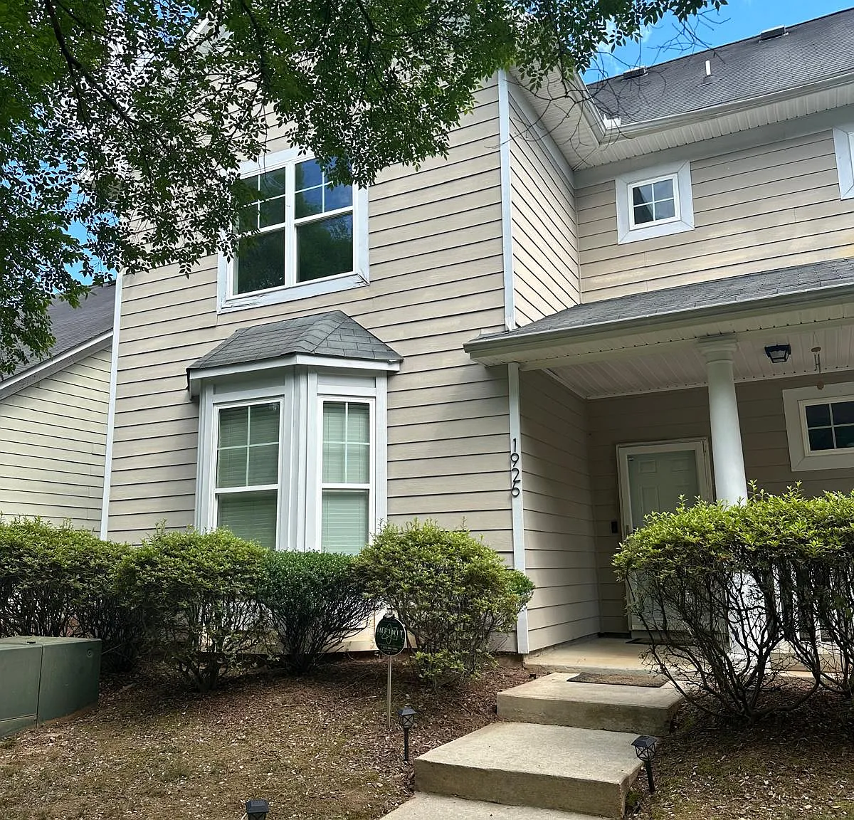 3 bed, 2.5 bath, 2232 sqft, $2,500 — Photo 2