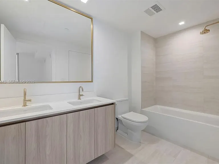 77 SE 5th St #2305 — Photo 15